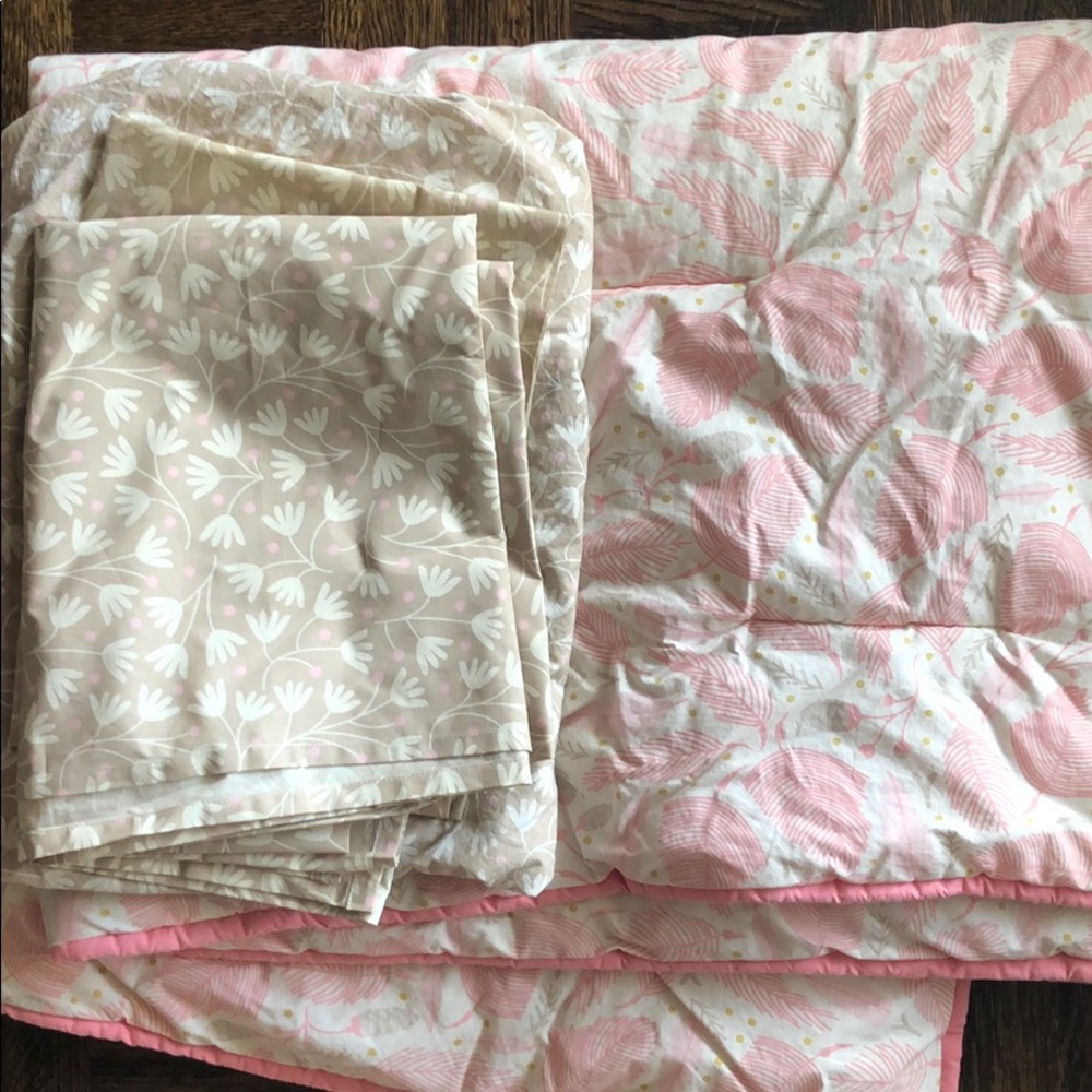 Land of nod crib sheet set and comforter